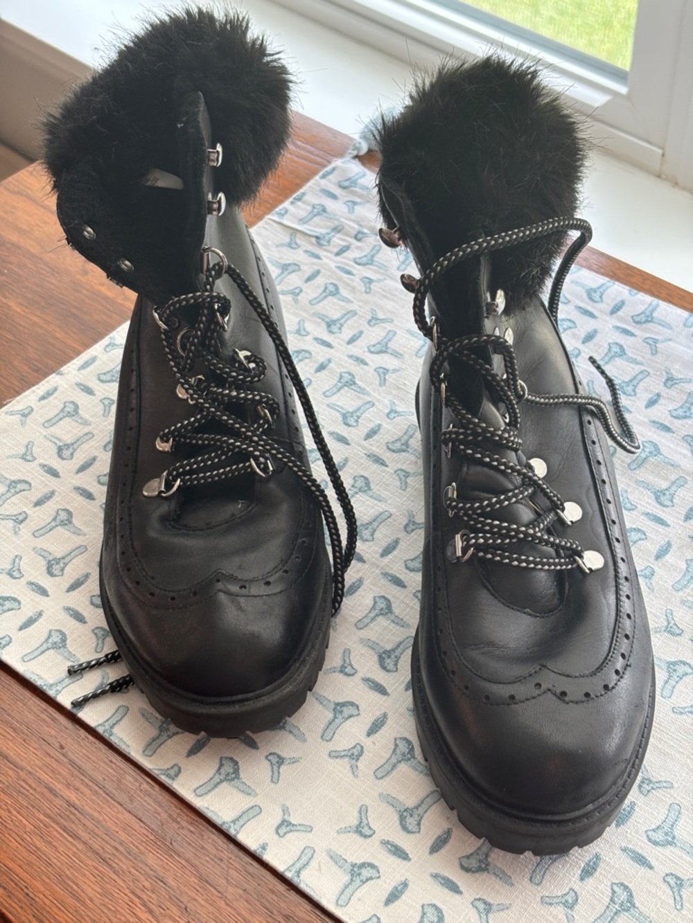 Charles David Black Leather Lace-Up Lug Boots with Faux Fur Cuff 7.5